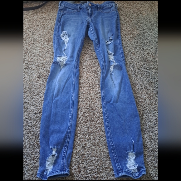 Hollister low rise ripped jeans - Picture 1 of 3